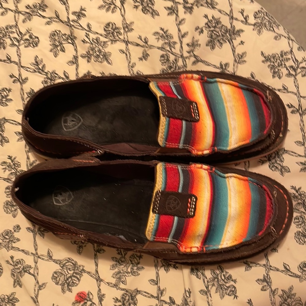 Ariat Dark Brown & Serape size 7.5